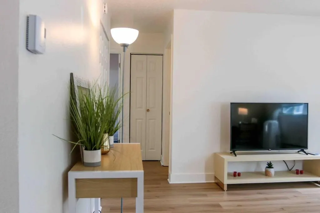 Amazing Entire House + Parking Apartment Portland