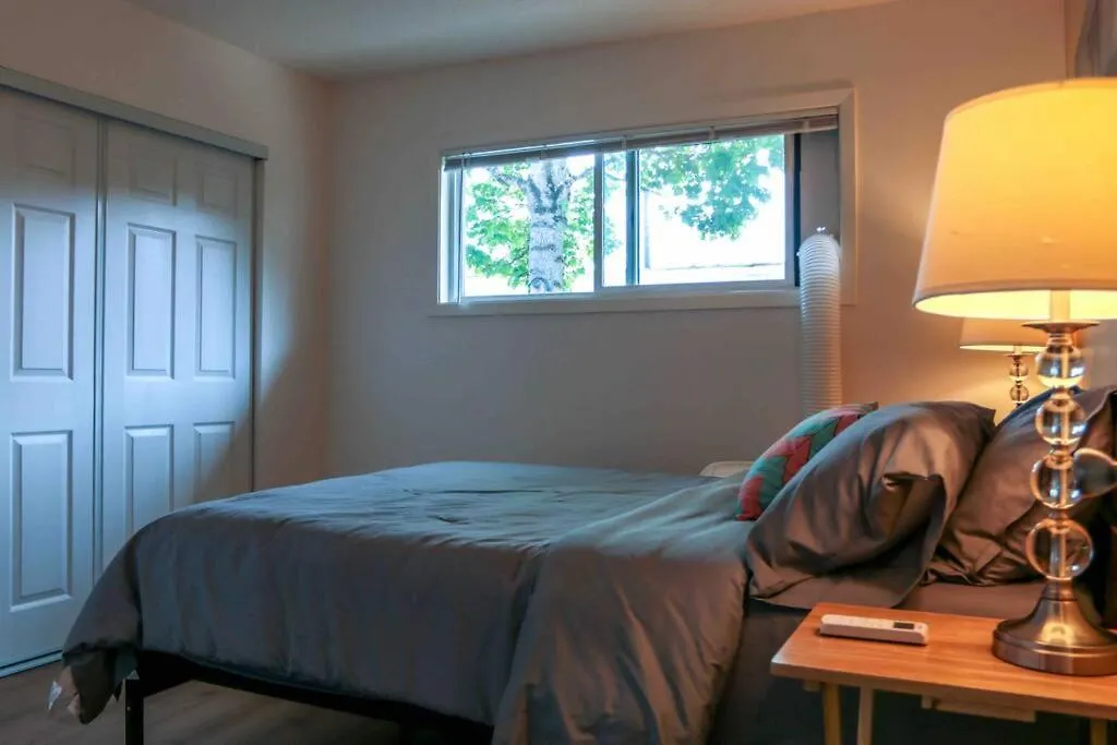 Amazing Entire House + Parking Apartment Portland